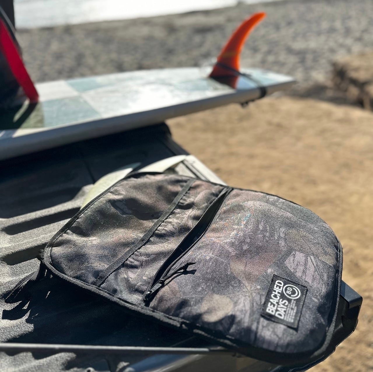 BEACHED DAYS Fin Case