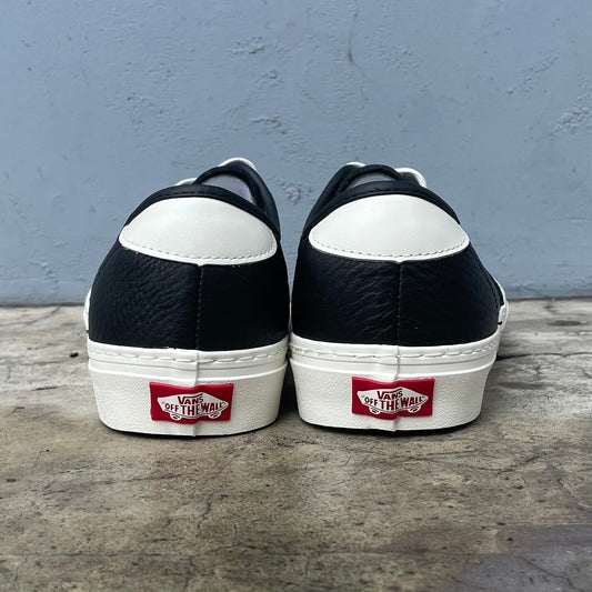 VANS / ヴァンズ　AUTHENTIC LUX